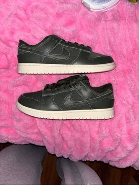 Nike dunk Low’s Premium Sequoia size 8